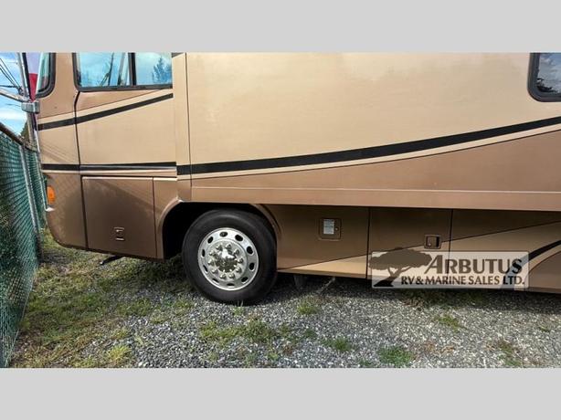 Used 2005 Safari Cheetah 38PDQ image 7
