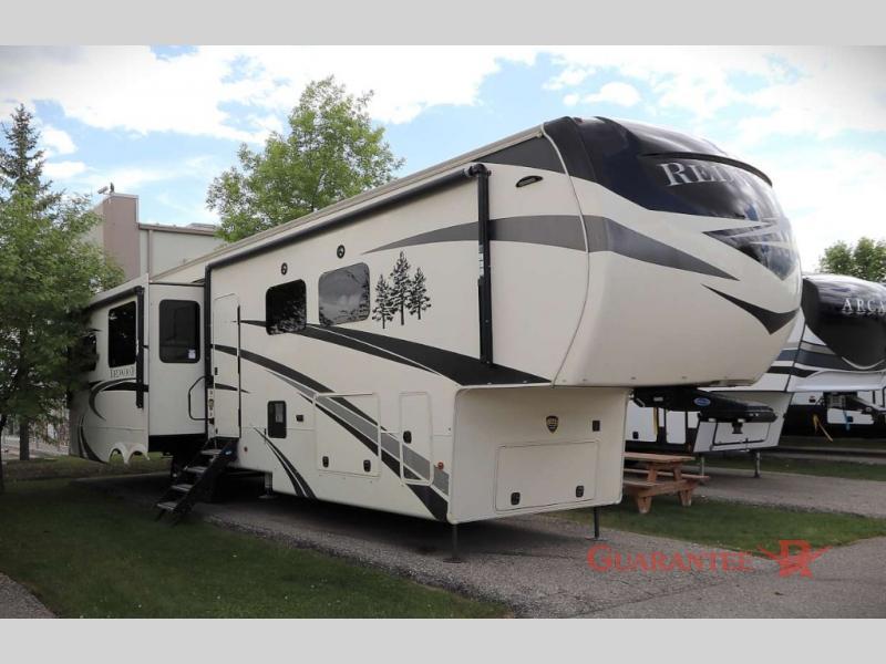 Used 2020 CrossRoads RV Redwood 3901WB display photo