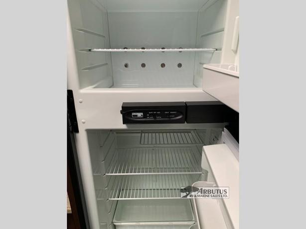 Used 2014 Dutchmen RV Coleman Expedition CTS244BH image 8