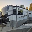 Used 2022 Forest River RV Rockwood Signature Ultra Lite 8324SB thumbnail image 8