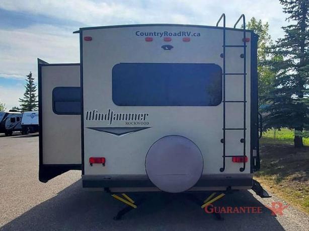 Used 2016 Forest River RV Rockwood Wind Jammer 3025W image 5