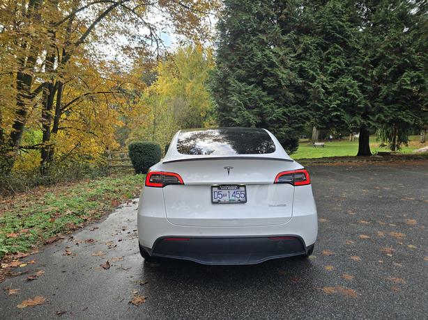 2021 Tesla Model Y Performance AWD | GPS Navigation | Heated Seats! image 7