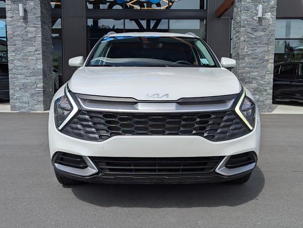 2024 Kia Sportage LX - No Accidents, Heated Seats, AWD image 3
