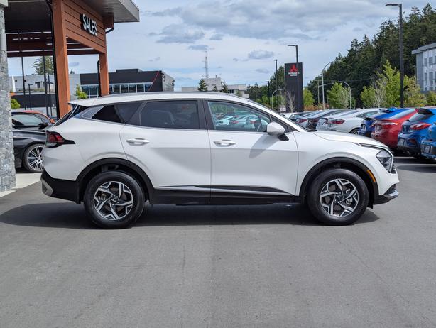 2024 Kia Sportage LX - No Accidents, Heated Seats, AWD image 5