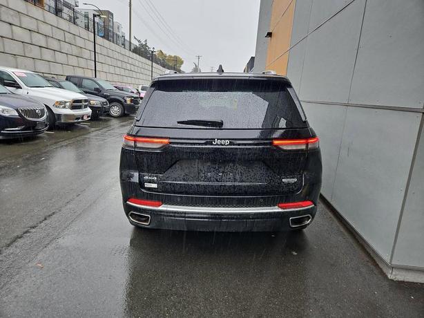 2023 Jeep Grand Cherokee Summit 4x4 | One Owner | No Reported Accidents! image 5