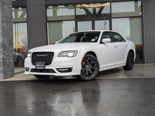 2023 Chrysler 300 Touring - Sunroof, NAV, Heated Seats, AWD image 1