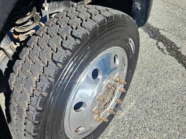 2015 Ford  Super Duty F-450 Pickup XLT image 5