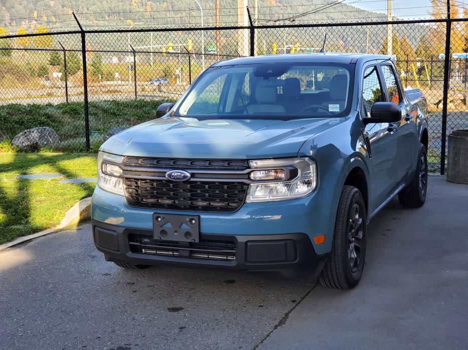 2023 Ford Maverick XLT display photo