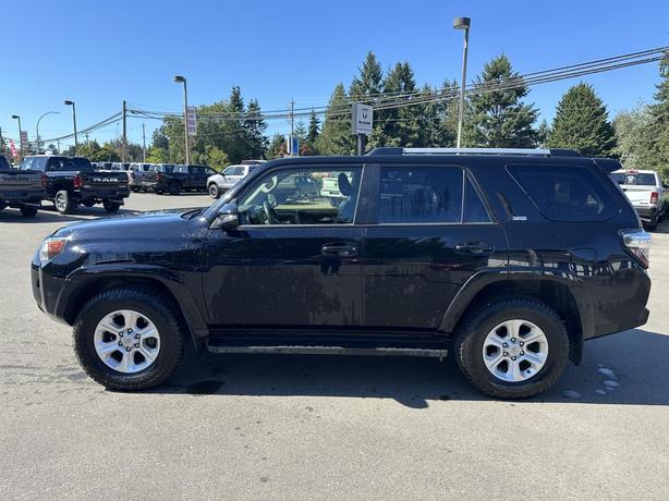 2024 Toyota 4Runner Base image 2