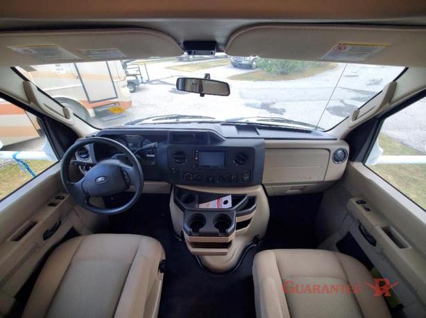 Used 2017 Thor Motor Coach Four Winds 31L image 5