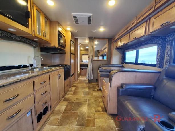 Used 2017 Thor Motor Coach Four Winds 31L image 7