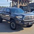 2017 Toyota Tacoma V6 thumbnail image 4