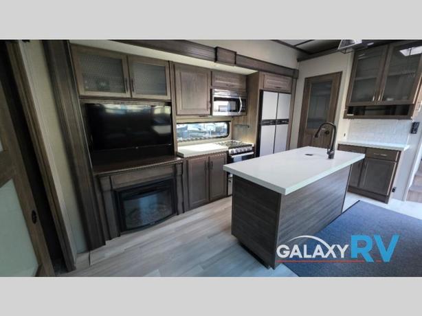 Used 2021 Grand Design Solitude S-Class 3740BH image 8