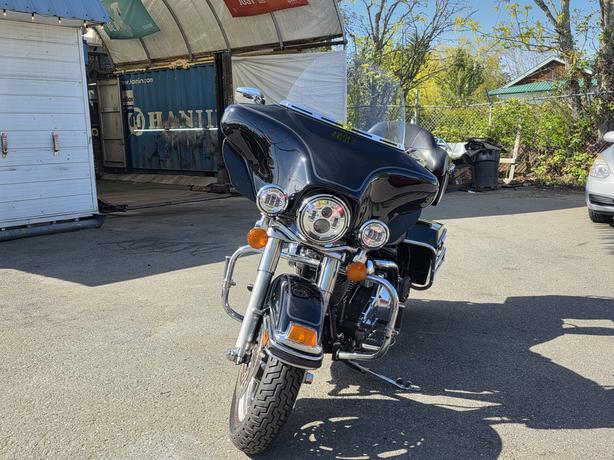 2005 Harley-Davidson FLHTCI image 2