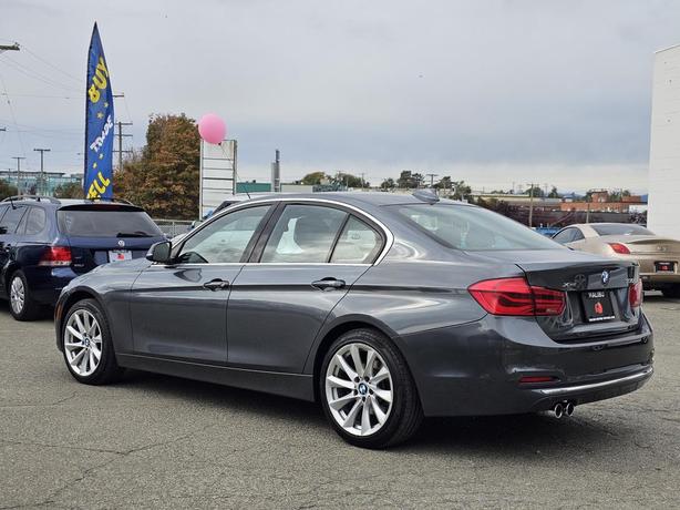 2017 BMW 3 Series 330i xDrive image 4