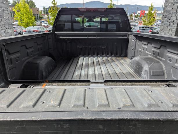 2022 GMC Sierra 1500 Denali - 5.3L V8, 4x4, CrewCab, Standard Bed image 8