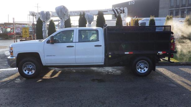 2016 Chevrolet Silverado 3500HD Crew Cab 4WD Service Truck image 6