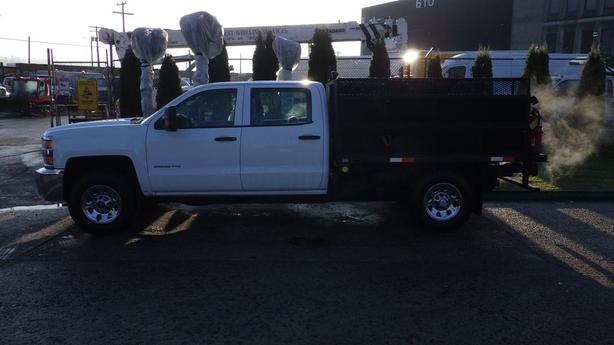 2016 Chevrolet Silverado 3500HD Crew Cab 4WD Service Truck image 7