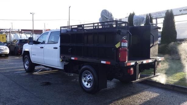 2016 Chevrolet Silverado 3500HD Crew Cab 4WD Service Truck image 8