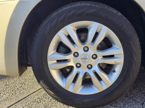 2010 Nissan Altima 4dr Sdn I4  2.5 S image 5