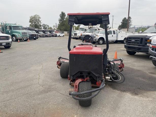 2011 Toro Reelmaster 3100-D Triplex Ride on Reel Mower image 4