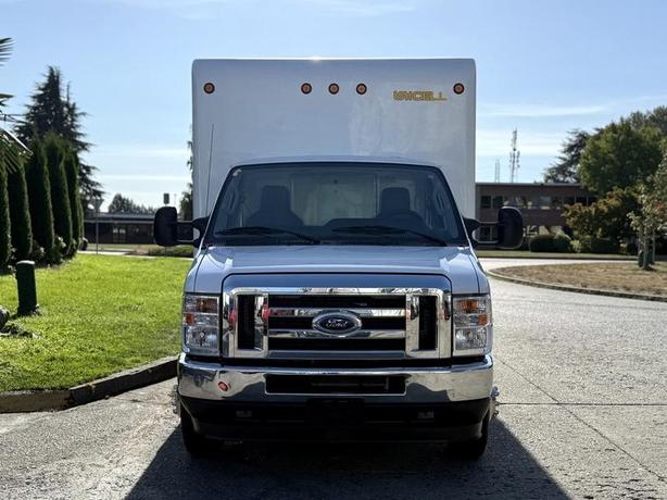 2021 Ford Econoline E-450 16-Foot Cube Van Box Truck with Loading Ramp image 3