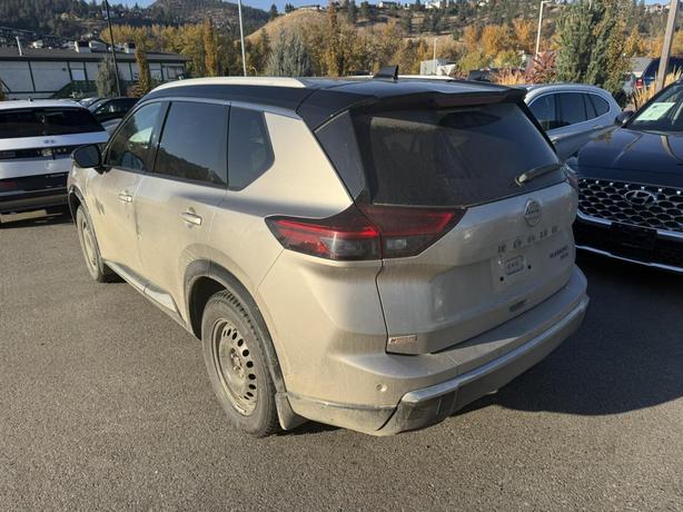 2024 Nissan Rogue Platinum image 3