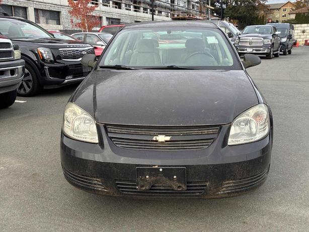 2009 Chevrolet Cobalt LS | No Reported Accidents! image 4