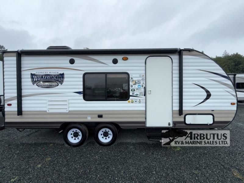 Used 2016 Forest River RV Wildwood X-Lite 201BHXL display photo