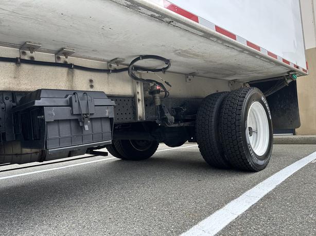 2019 Isuzu NRR image 5