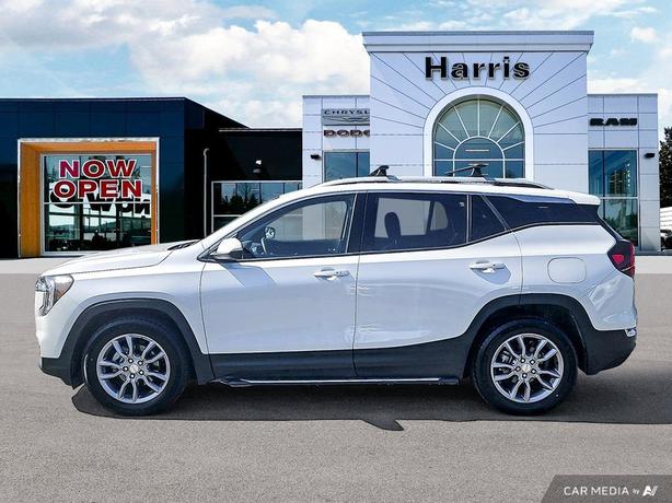 2022 GMC Terrain SLT AWD | No Reported Accidents! image 3