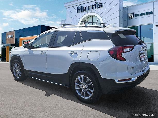 2022 GMC Terrain SLT AWD | No Reported Accidents! image 4