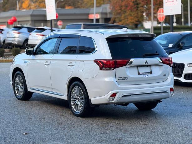 2021 Mitsubishi Outlander PHEV SEL - No Accidents, Leather, Sunroof, Power Trunk image 7