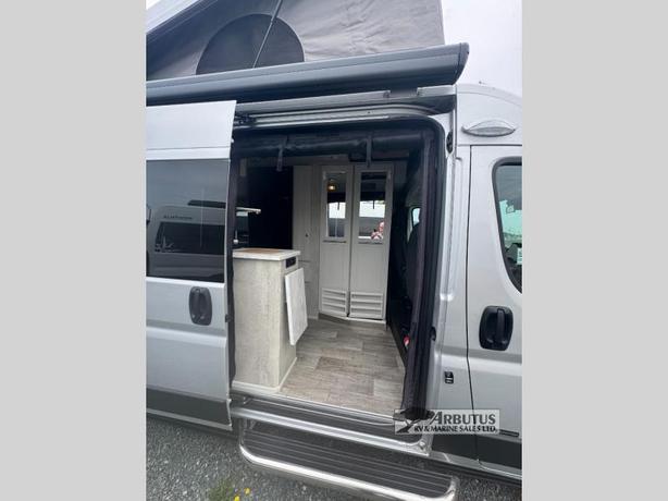 Used 2023 Roadtrek Play Slumber image 6