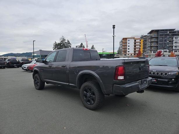 2018 RAM 3500 Laramie 4x4 Crew Cab 6'4 Box | GPS Navigation | Power Sunroof! image 4