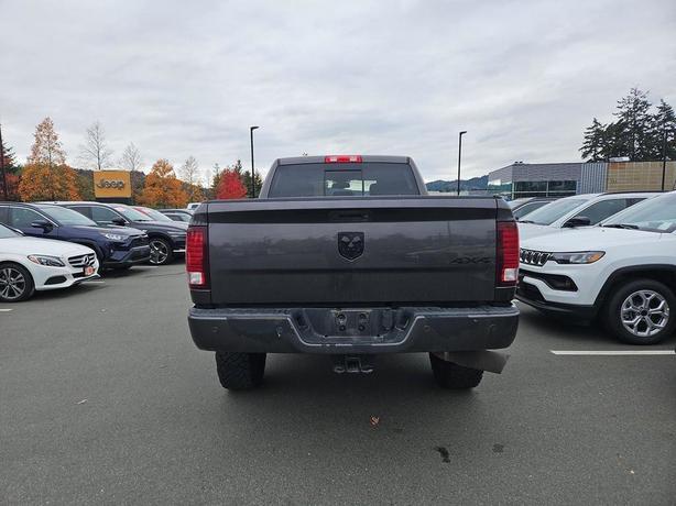 2018 RAM 3500 Laramie 4x4 Crew Cab 6'4 Box | GPS Navigation | Power Sunroof! image 5