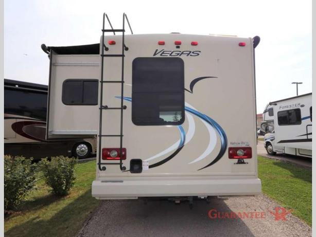 Used 2017 Thor Motor Coach Vegas 25.3 image 5