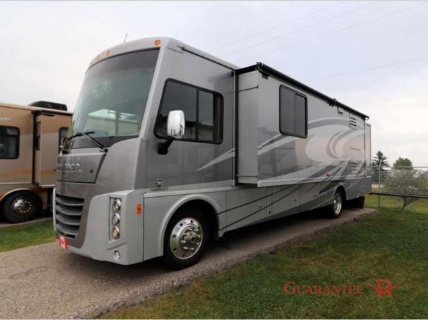 Used 2016 Winnebago Sightseer 33C image 3