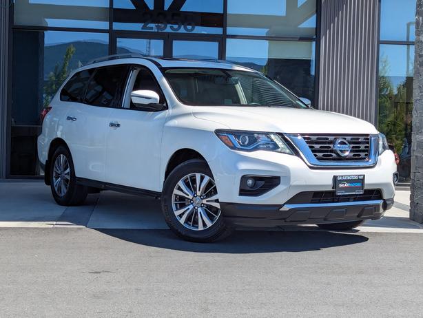 2018 Nissan Pathfinder S - 4x4, Sunroof, Navigation, Heated Seats image 4