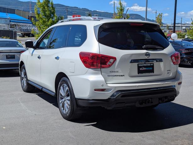 2018 Nissan Pathfinder S - 4x4, Sunroof, Navigation, Heated Seats image 8