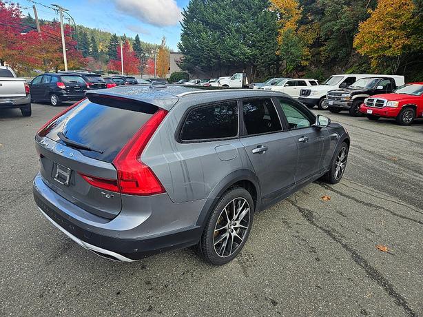 2017 Volvo  V90 Cross Country image 8