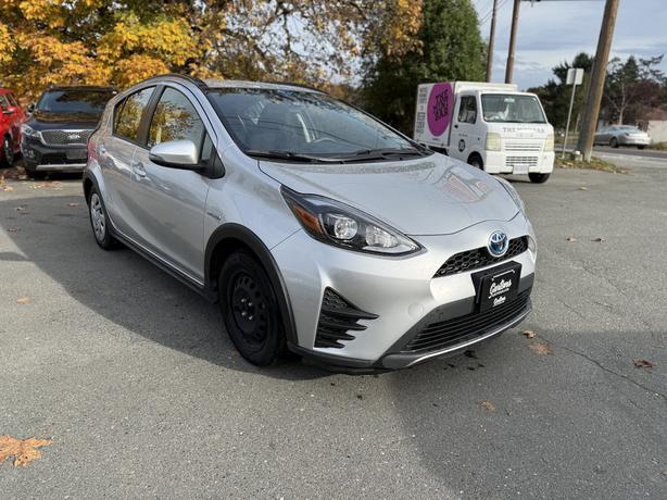 2018 Toyota Prius c image 1