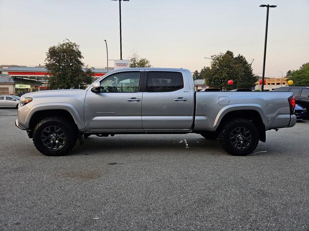 2022 Toyota Tacoma SR5 - One Owner, No Accidents, Heated Seats image 8