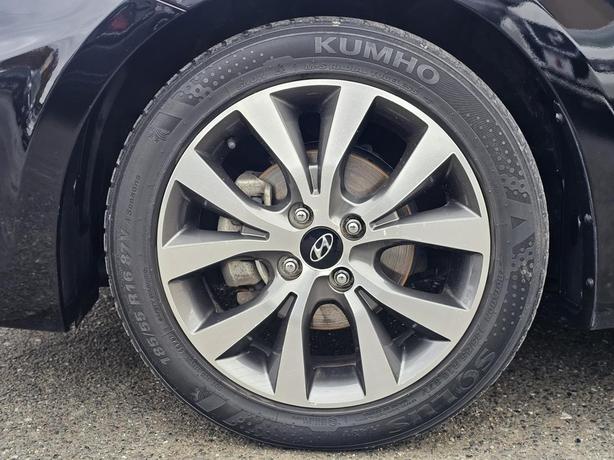 2017 Hyundai Accent 5dr HB Auto SE image 5