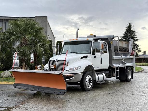 2009 International 4400 Plow Truck with Swenson Sander and 11-Foot Dump Body image 4