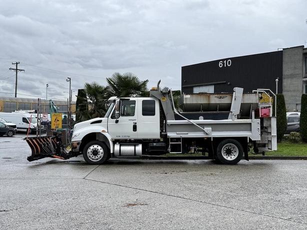 2009 International 4400 Plow Truck with Swenson Sander and 11-Foot Dump Body image 6