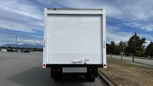 2018 Mitsubishi Fuso FE 14 Foot Cube Van 3 Seater Diesel image 8