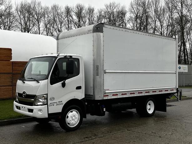 2018 Hino 195 16 Foot Cube Van 3-Seater Diesel with Power Lift Tailgate image 5