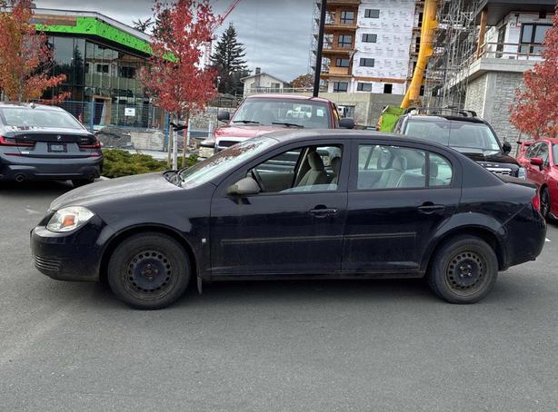 2009 Chevrolet Cobalt LS | No Reported Accidents! image 2