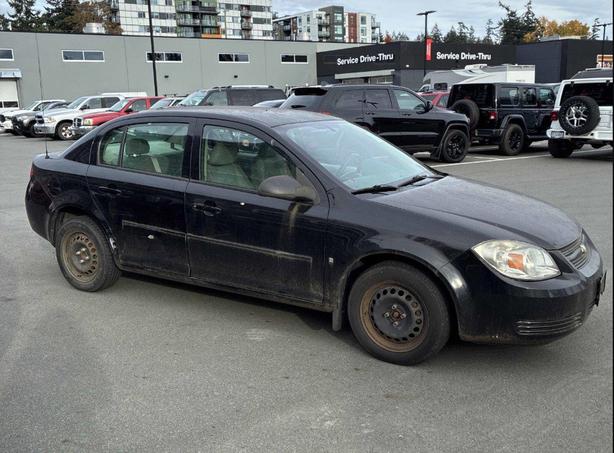 2009 Chevrolet Cobalt LS | No Reported Accidents! image 3